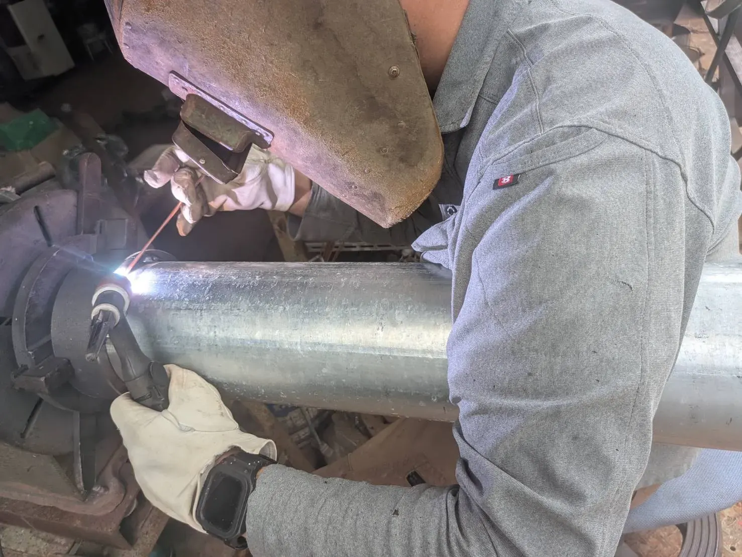 自社工場で、配管をつくる。｜有限会社ニシバヤシ